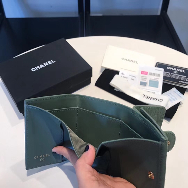 シャネル財布着用イメージ
